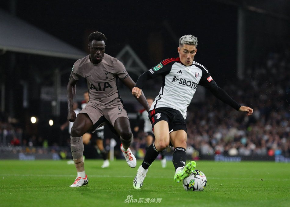 现出非凡的 现出非凡的